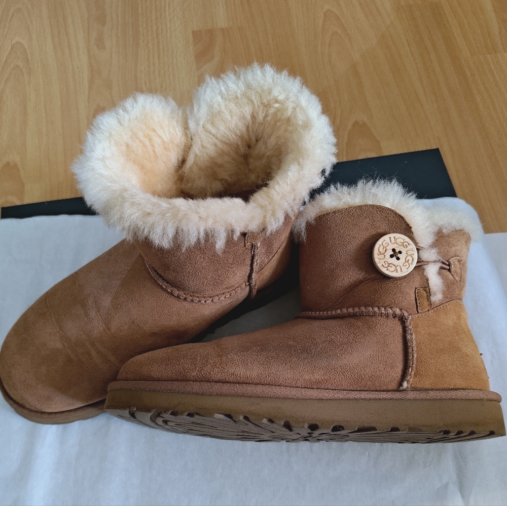 UGG Tan Short Shearling Winter Boots - 7 US/38 EU